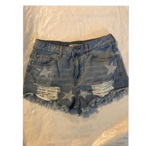 Very cute light blue jean shorts!